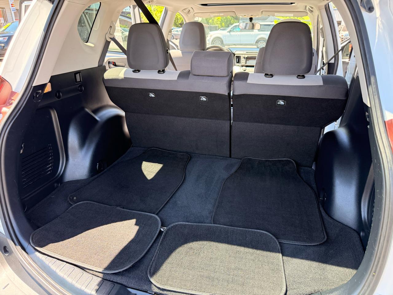 Toyota RAV4 AWD 4dr XLE (Natl) 2013