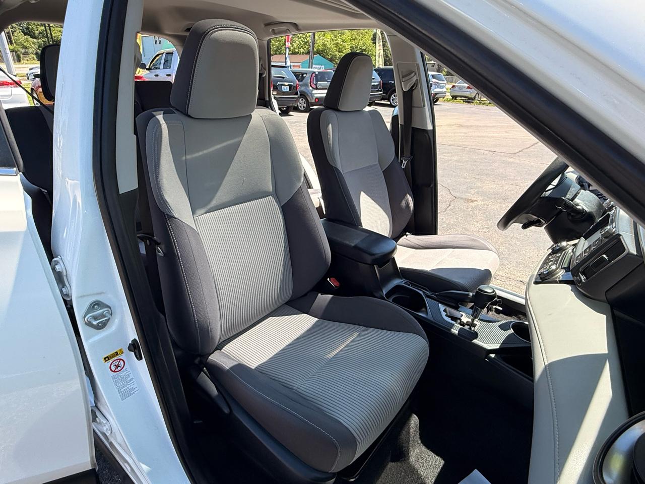 Toyota RAV4 AWD 4dr XLE (Natl) 2013