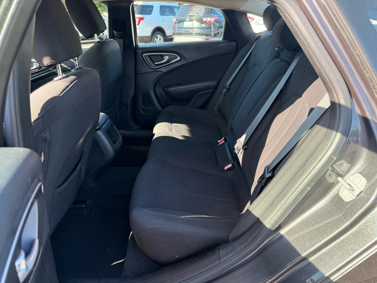 Chrysler 200 4dr Sdn Limited FWD 2015