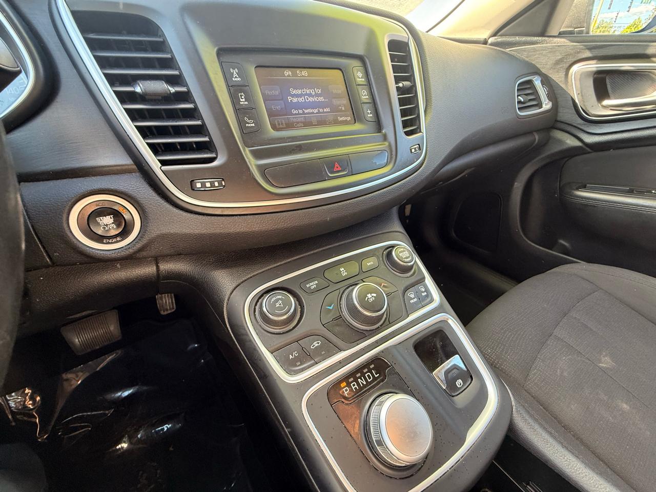 Chrysler 200 4dr Sdn Limited FWD 2015