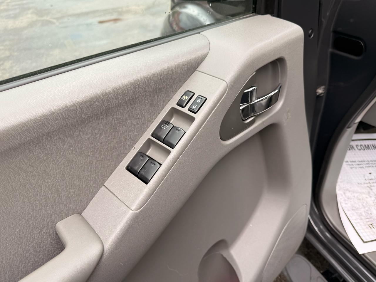 Nissan Frontier 2WD Crew Cab SWB Auto SV 2013