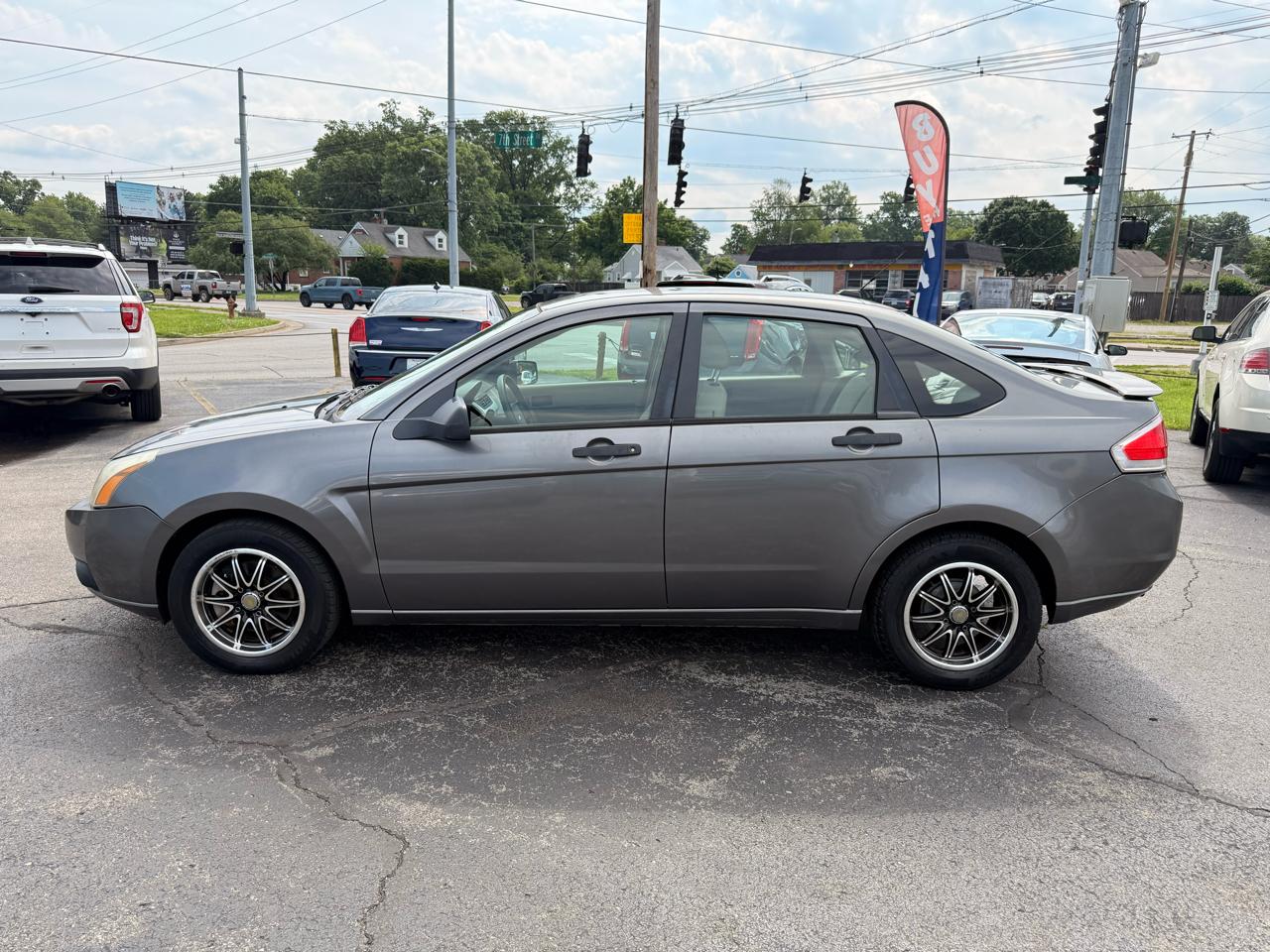 Ford Focus 4dr Sdn SE 2010