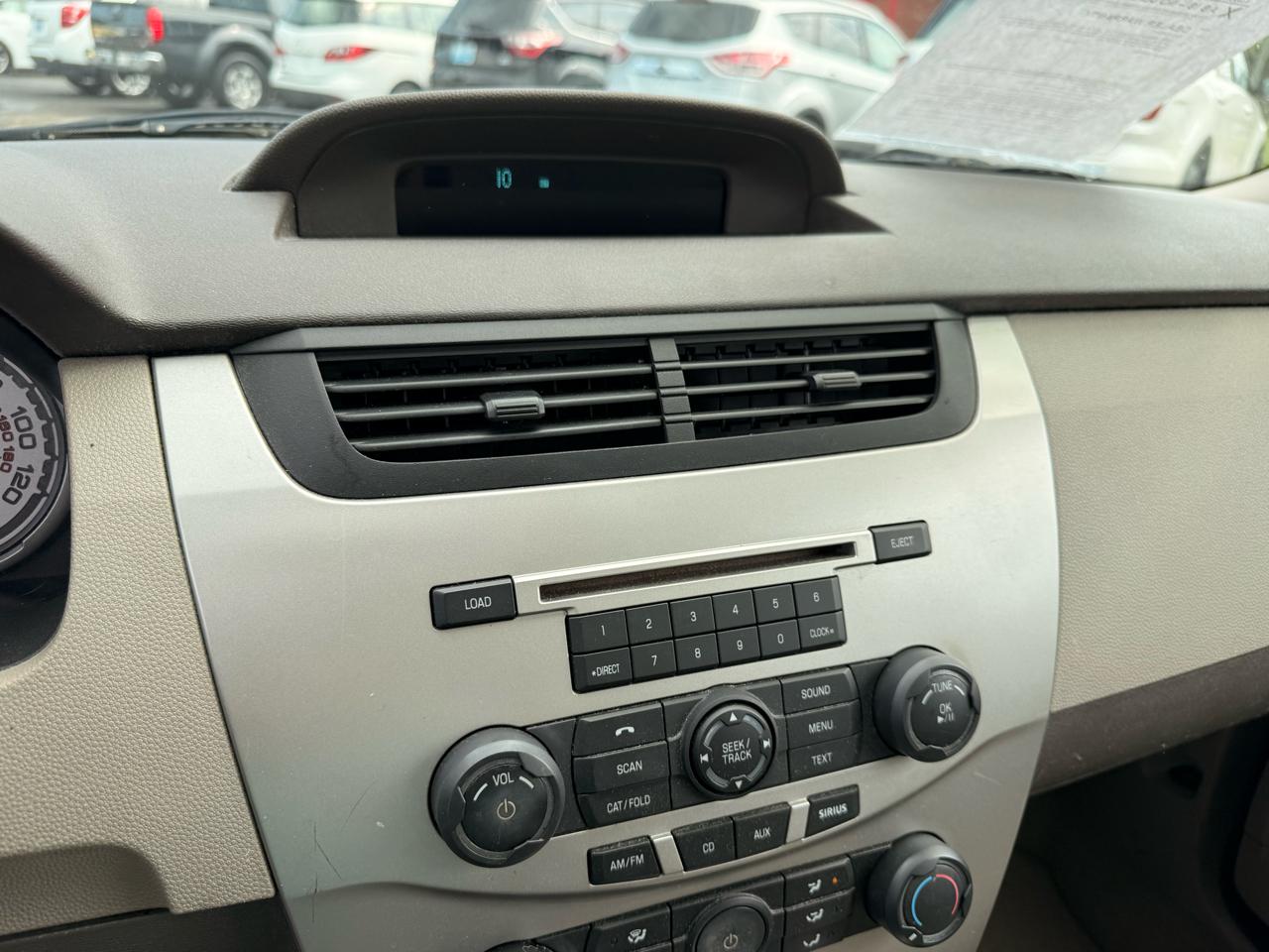 Ford Focus 4dr Sdn SE 2010