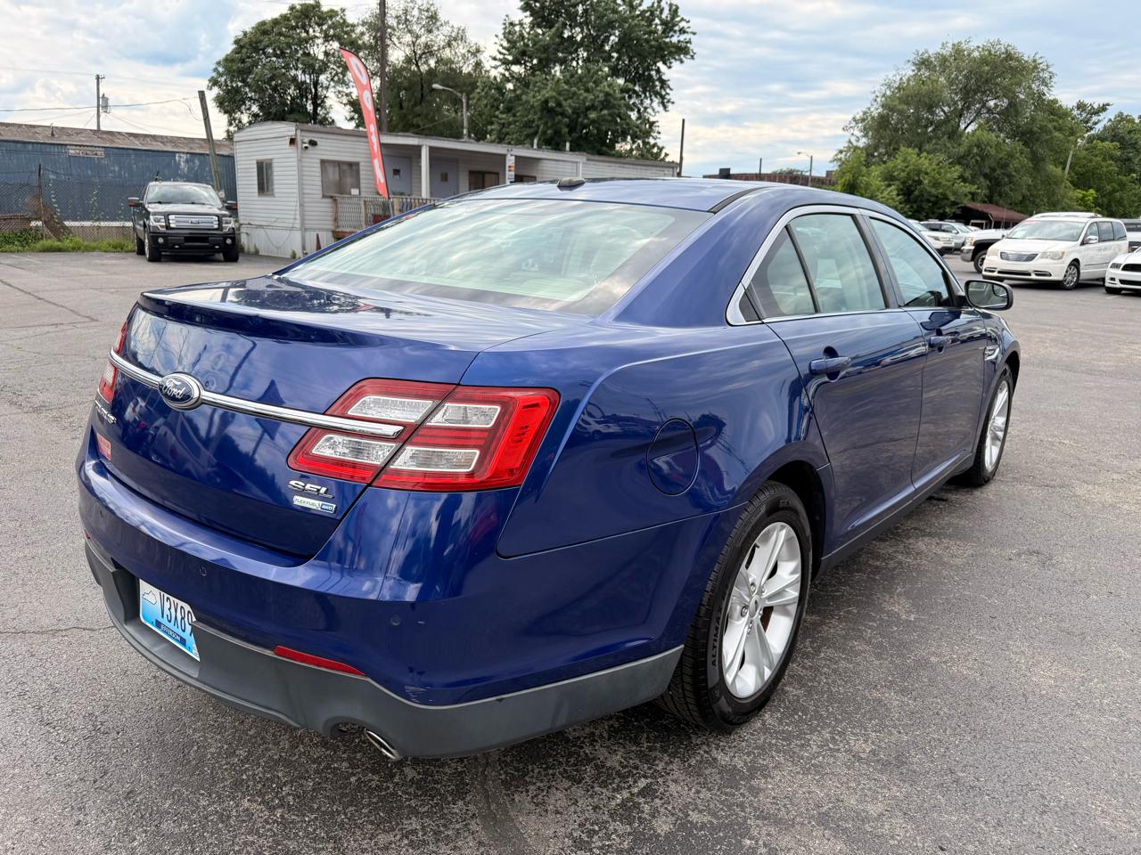 Ford Taurus 4dr Sdn SEL AWD 2013