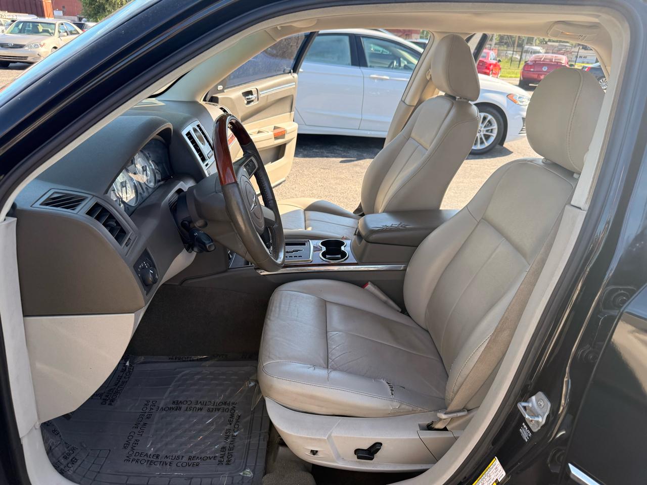 Chrysler 300 4dr Sdn 300 Limited RWD 2008