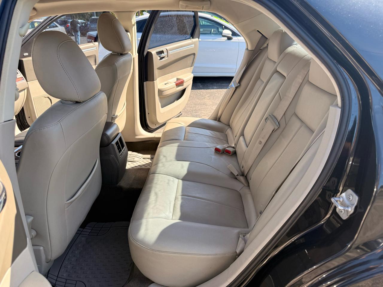 Chrysler 300 4dr Sdn 300 Limited RWD 2008