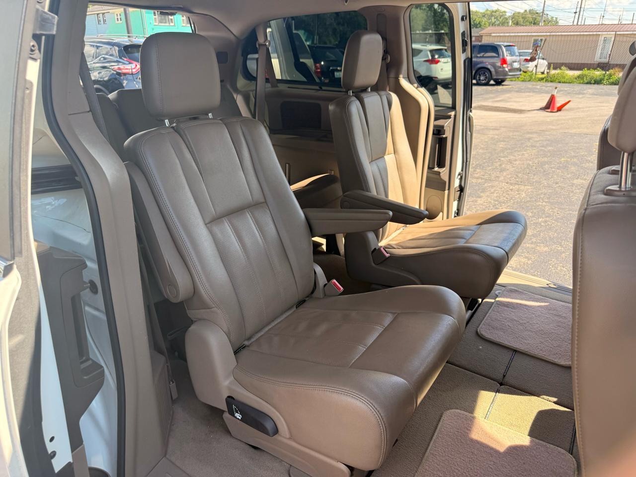 Chrysler Town & Country 4dr Wgn Touring-L 2012