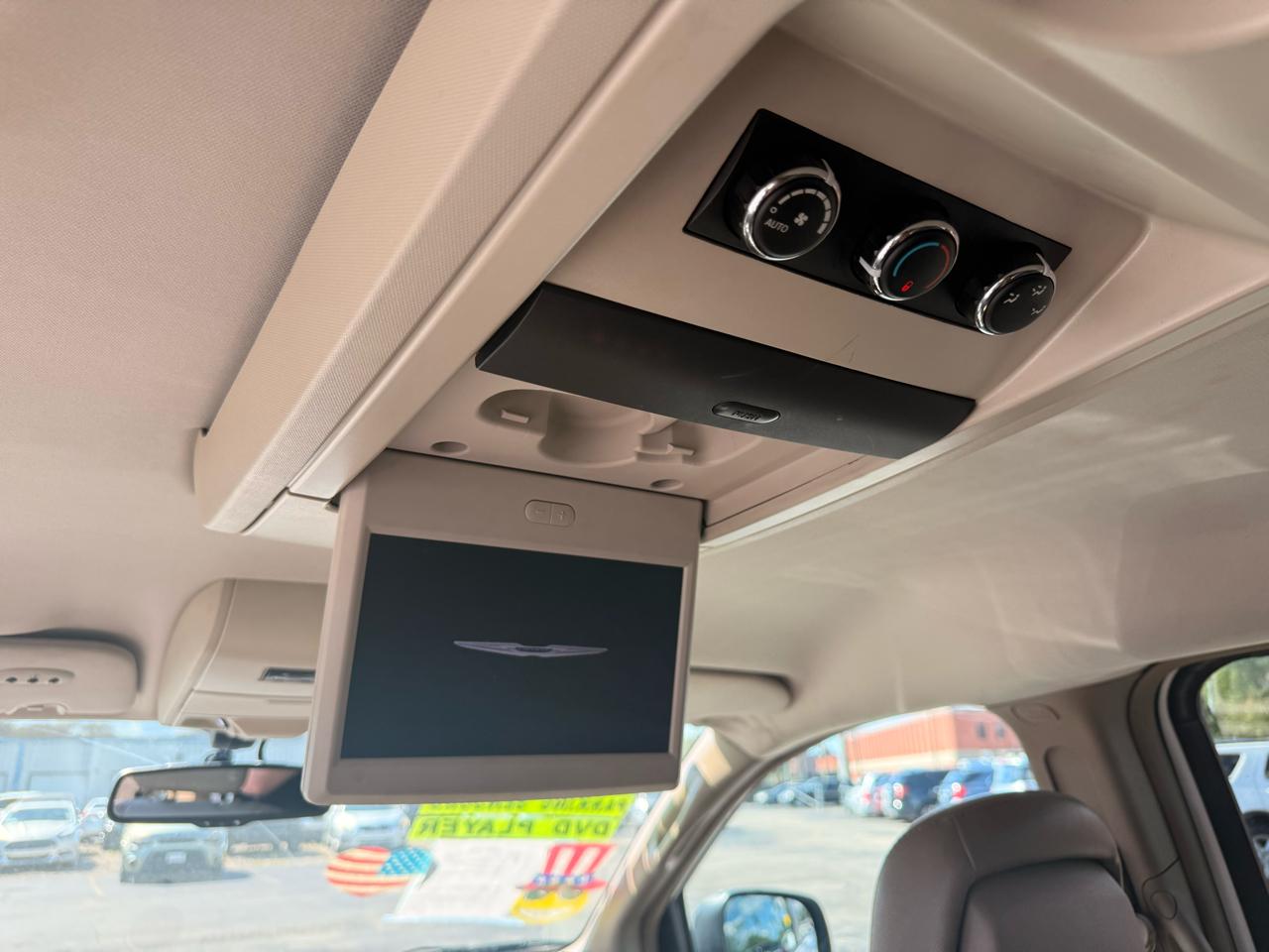 Chrysler Town & Country 4dr Wgn Touring-L 2012