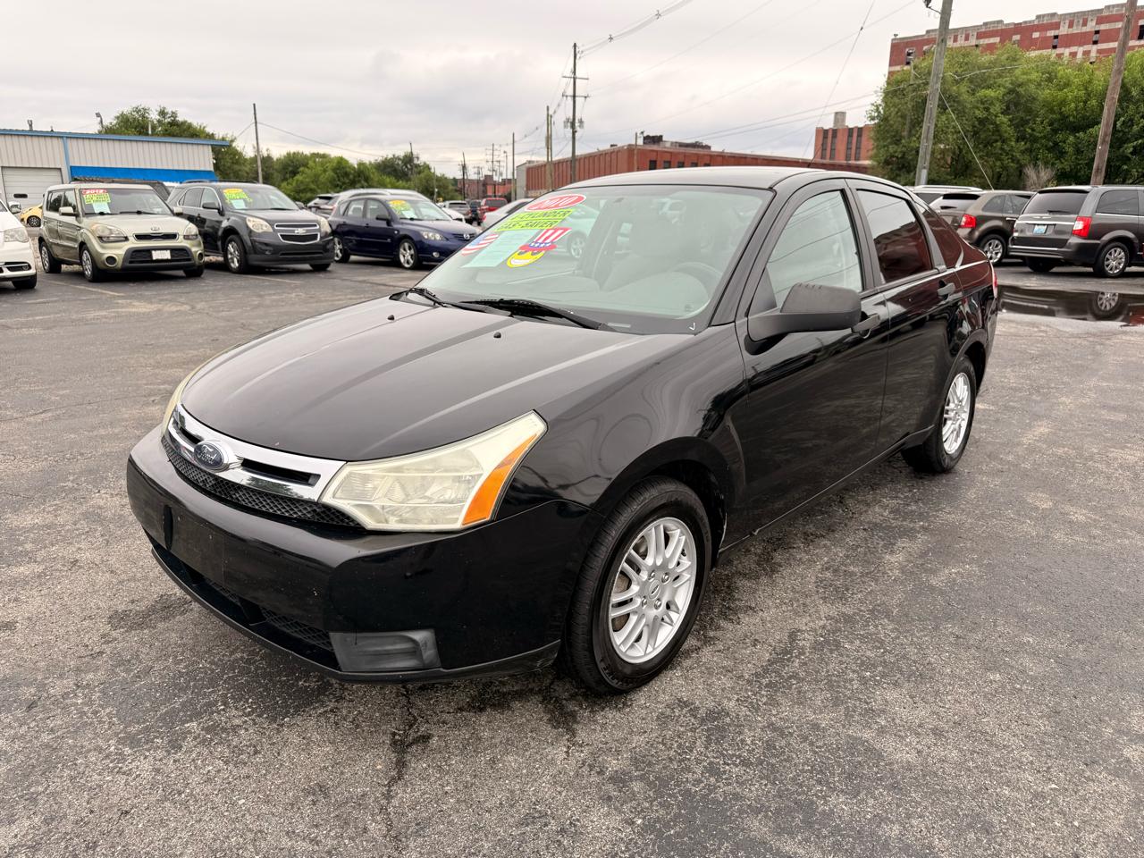 Ford Focus 4dr Sdn SE 2010