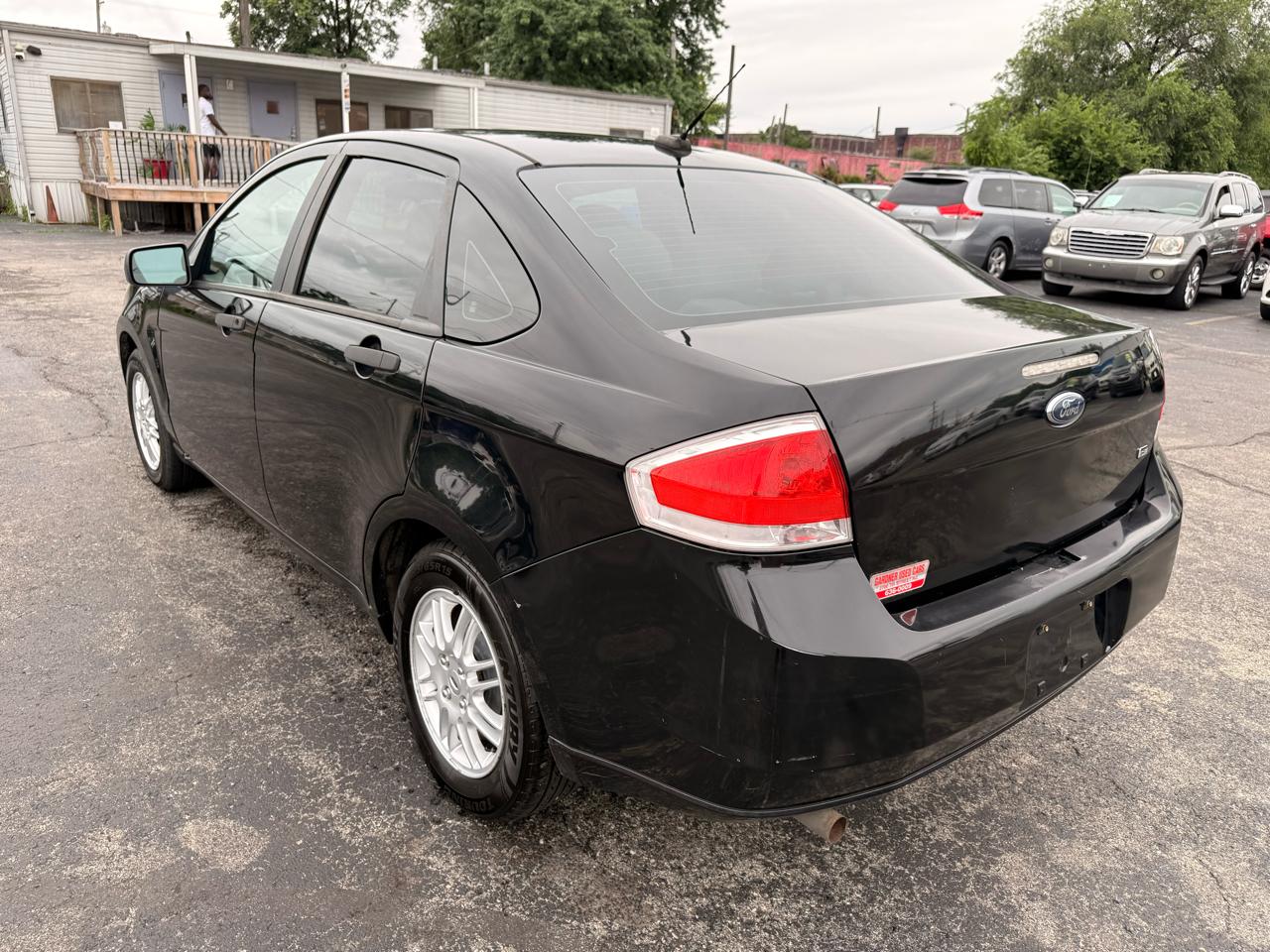 Ford Focus 4dr Sdn SE 2010