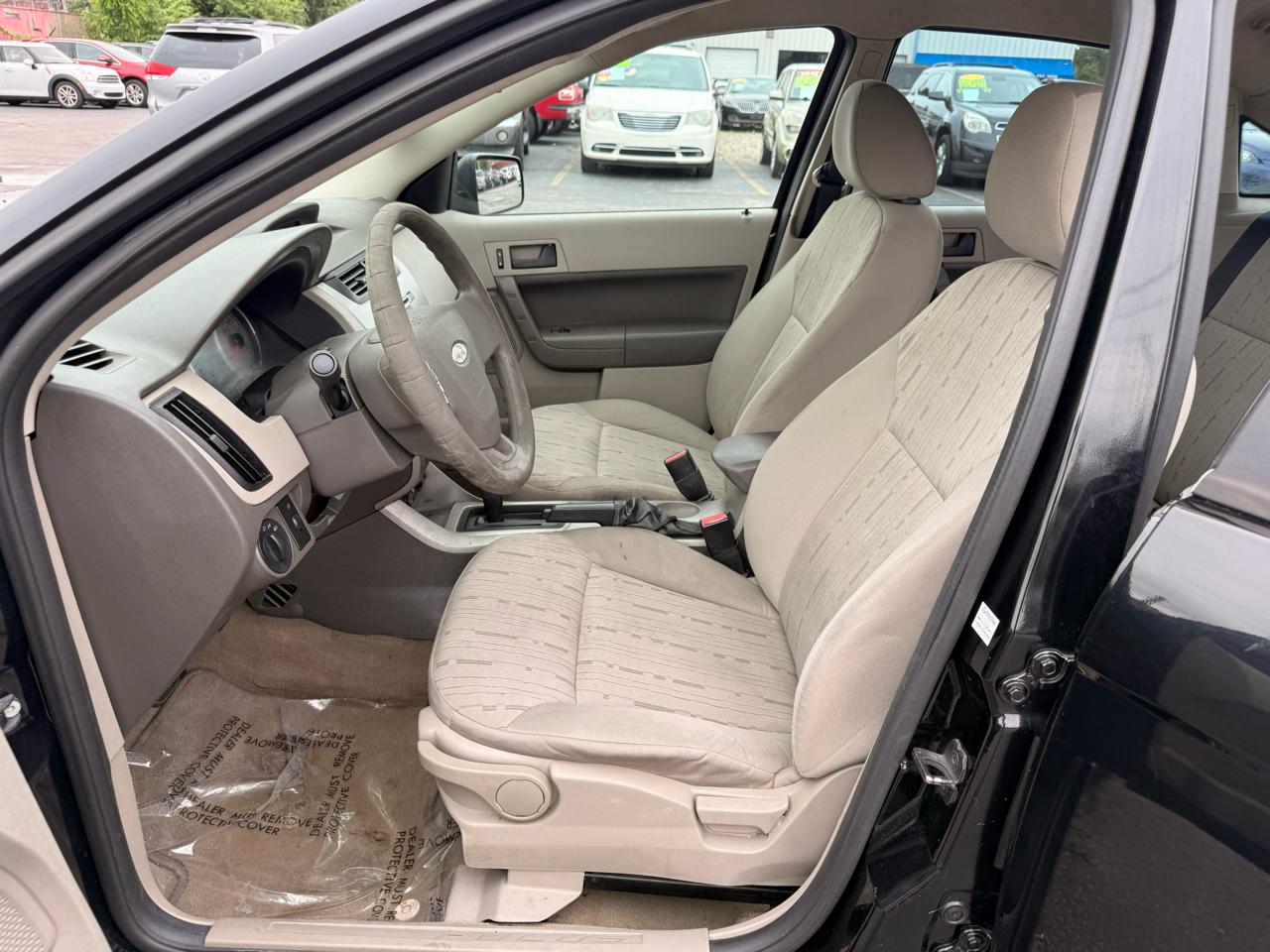 Ford Focus 4dr Sdn SE 2010