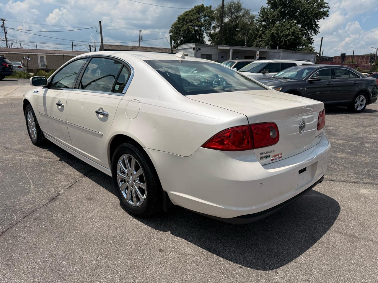 Buick Lucerne 4dr Sdn CXL Premium 2011