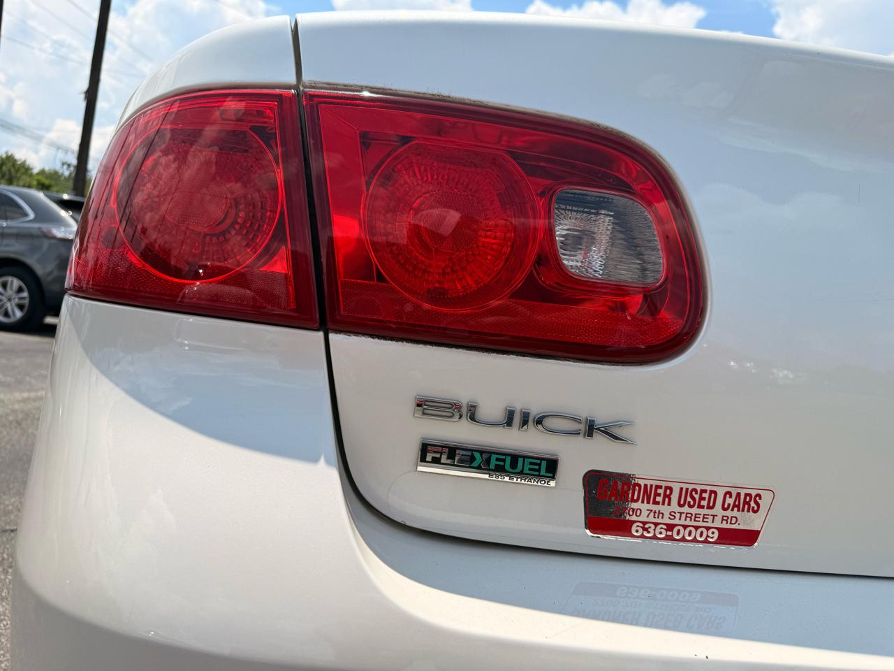 Buick Lucerne 4dr Sdn CXL Premium 2011