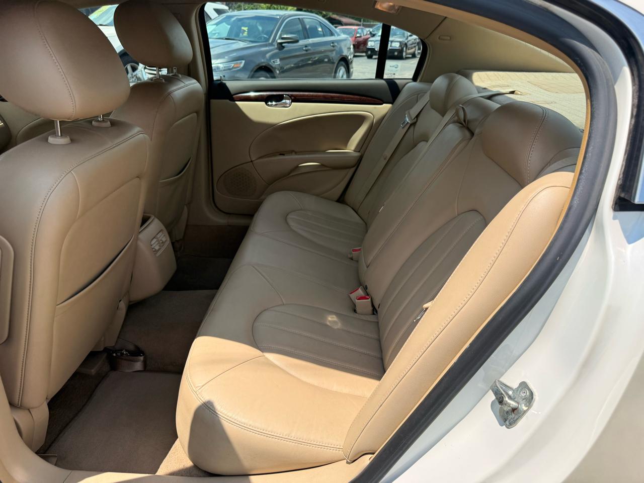 Buick Lucerne 4dr Sdn CXL Premium 2011