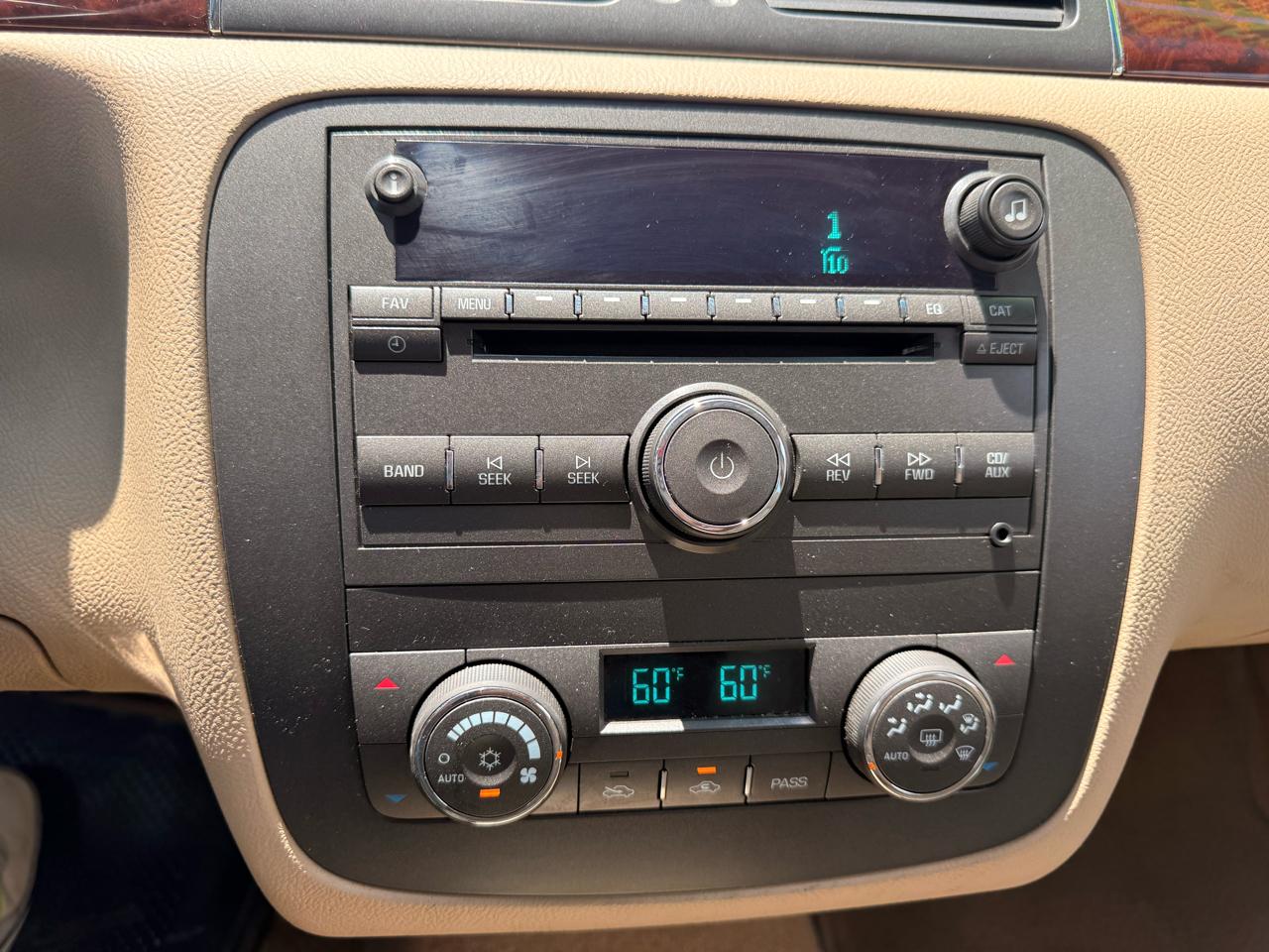 Buick Lucerne 4dr Sdn CXL Premium 2011