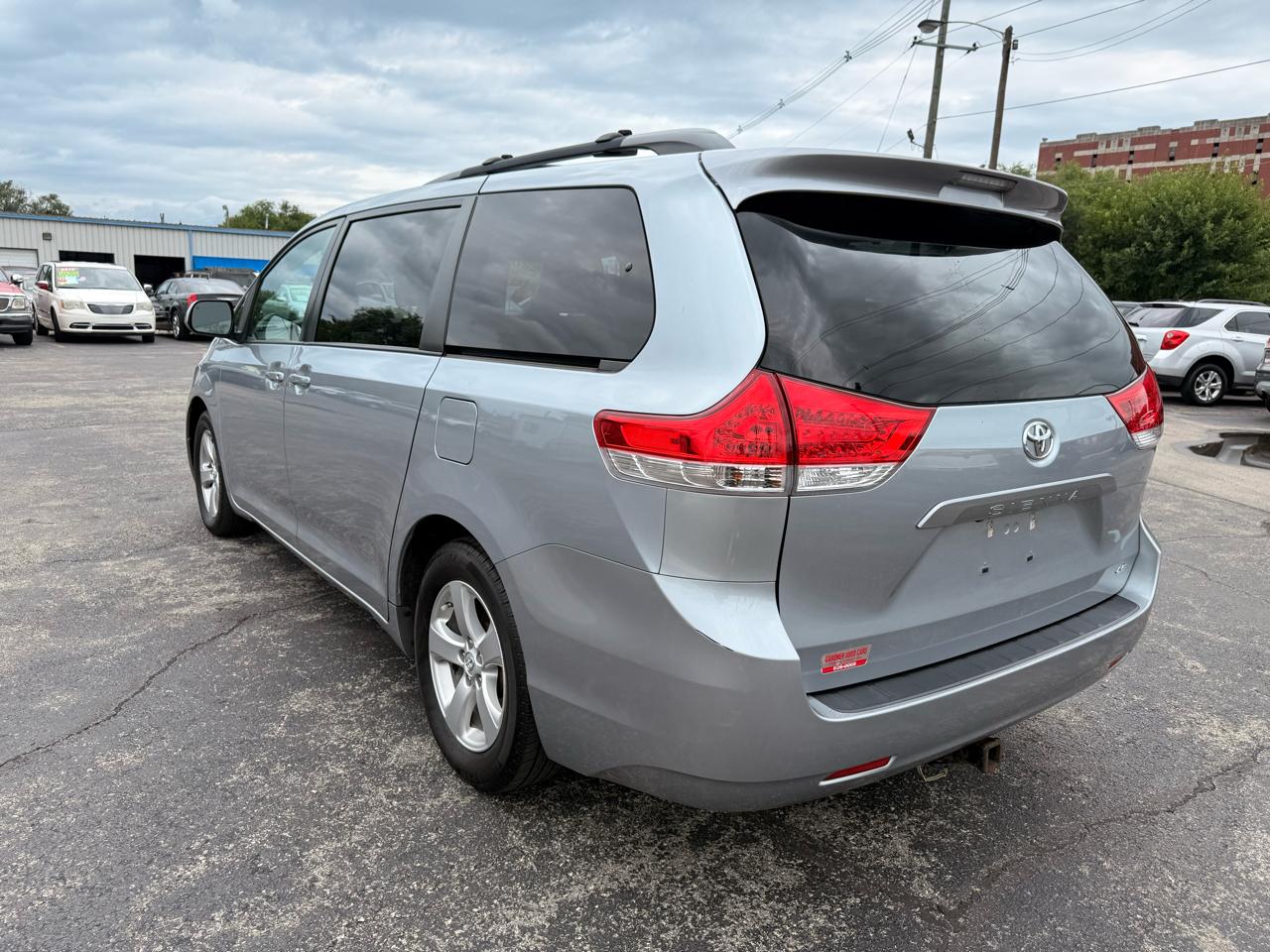 Toyota Sienna 5dr 8-Pass Van V6 LE FWD (Natl) 2014