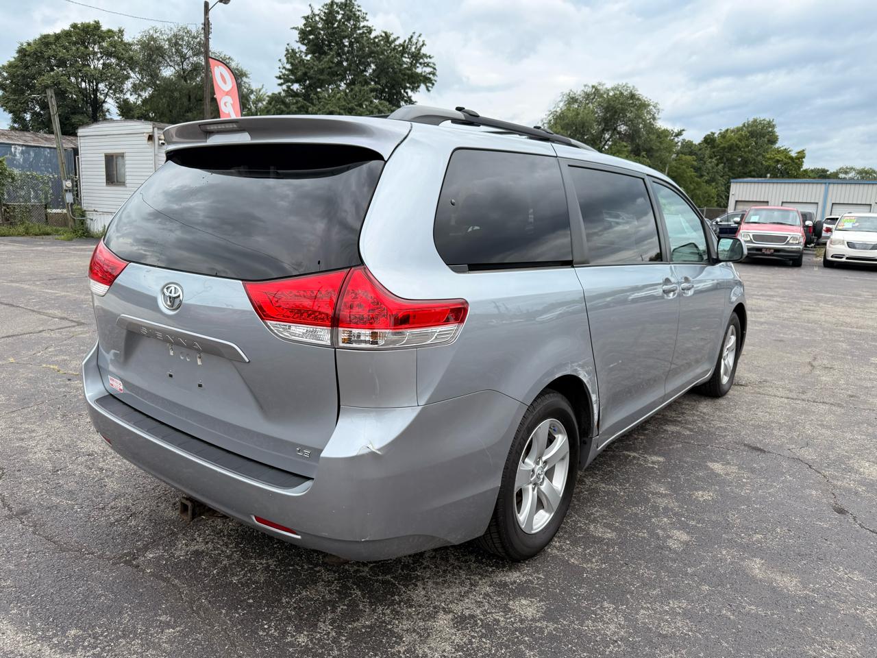Toyota Sienna 5dr 8-Pass Van V6 LE FWD (Natl) 2014
