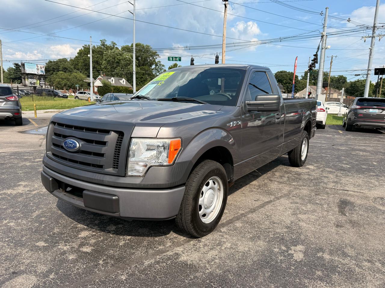 Ford F-150 2WD Reg Cab 145" XLT w/Mid-Box Prep 2010