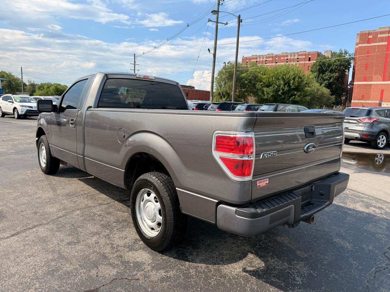 Ford F-150 2WD Reg Cab 145" XLT w/Mid-Box Prep 2010