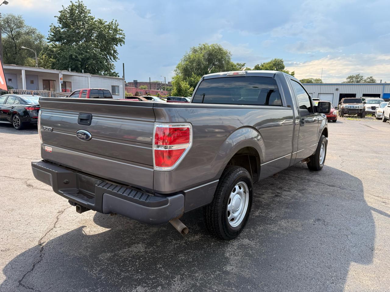 Ford F-150 2WD Reg Cab 145" XLT w/Mid-Box Prep 2010