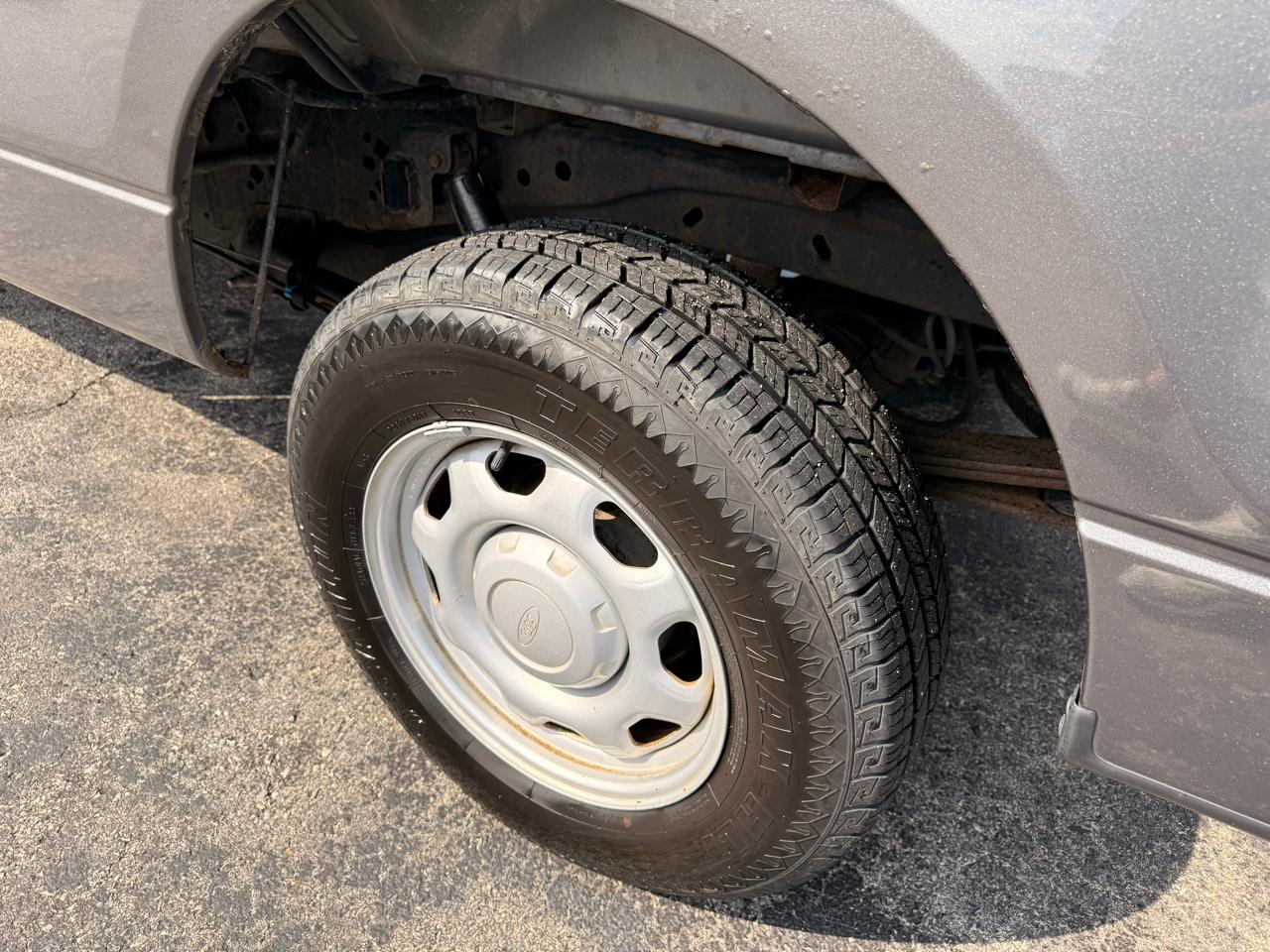 Ford F-150 2WD Reg Cab 145" XLT w/Mid-Box Prep 2010