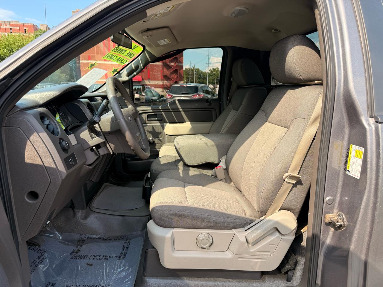 Ford F-150 2WD Reg Cab 145" XLT w/Mid-Box Prep 2010