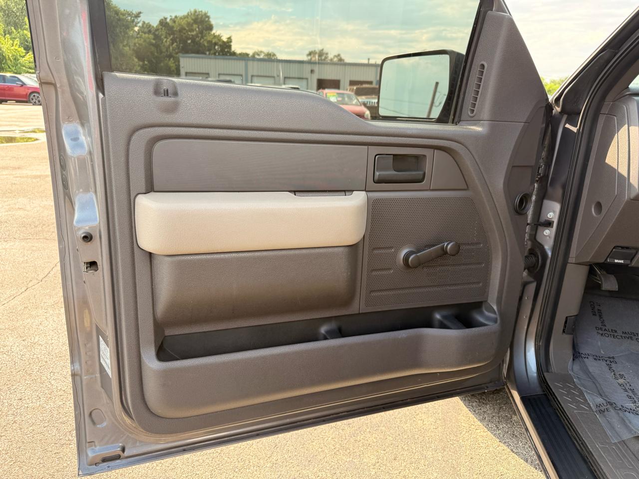 Ford F-150 2WD Reg Cab 145" XLT w/Mid-Box Prep 2010