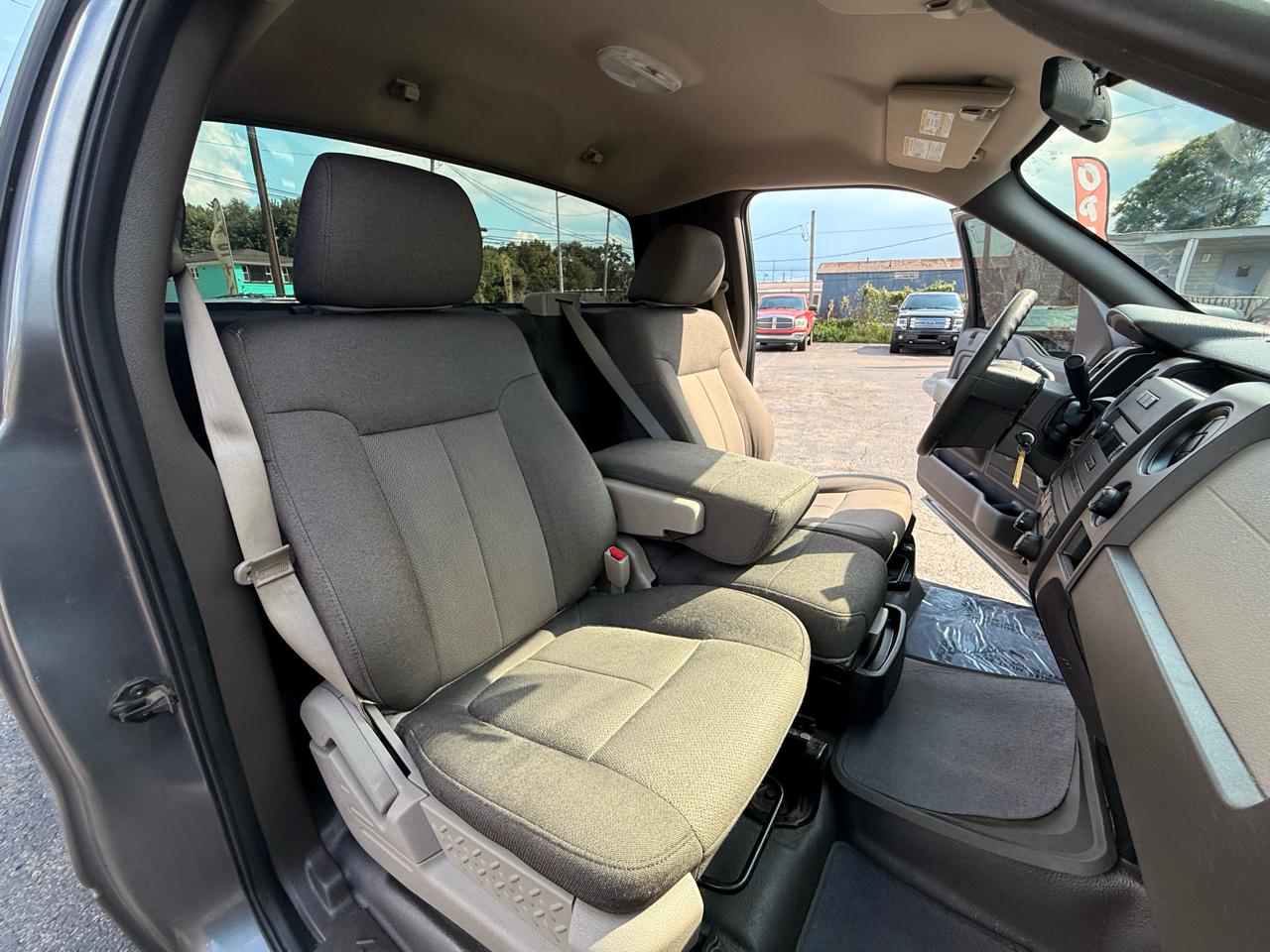 Ford F-150 2WD Reg Cab 145" XLT w/Mid-Box Prep 2010