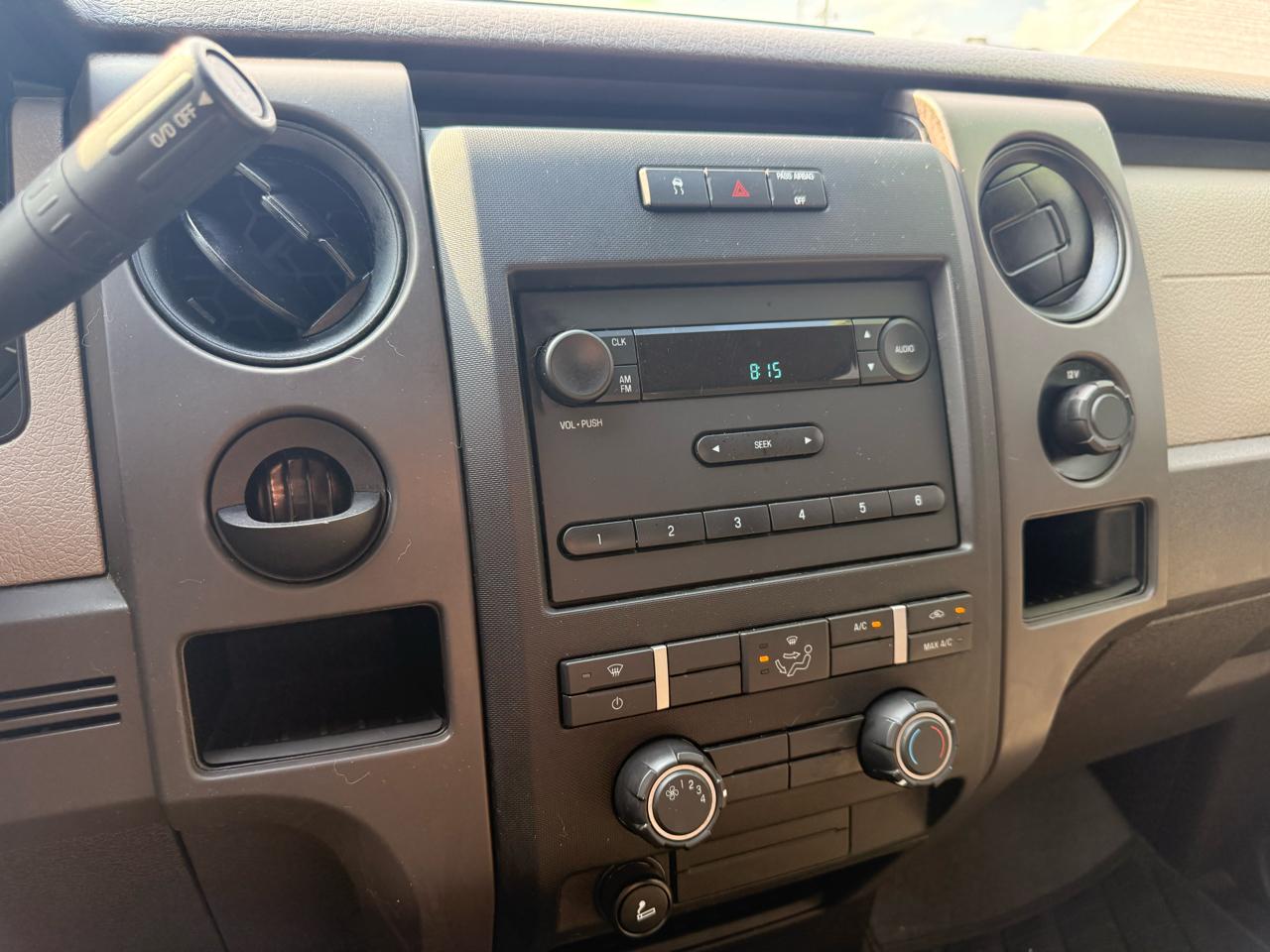 Ford F-150 2WD Reg Cab 145" XLT w/Mid-Box Prep 2010