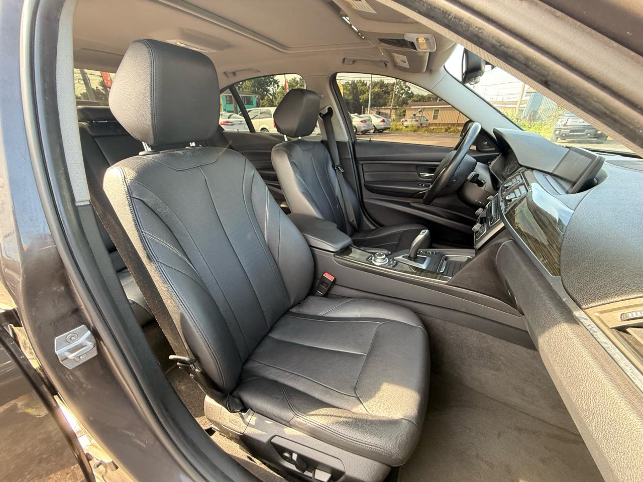 BMW 3 Series 4dr Sdn 335i xDrive AWD 2013