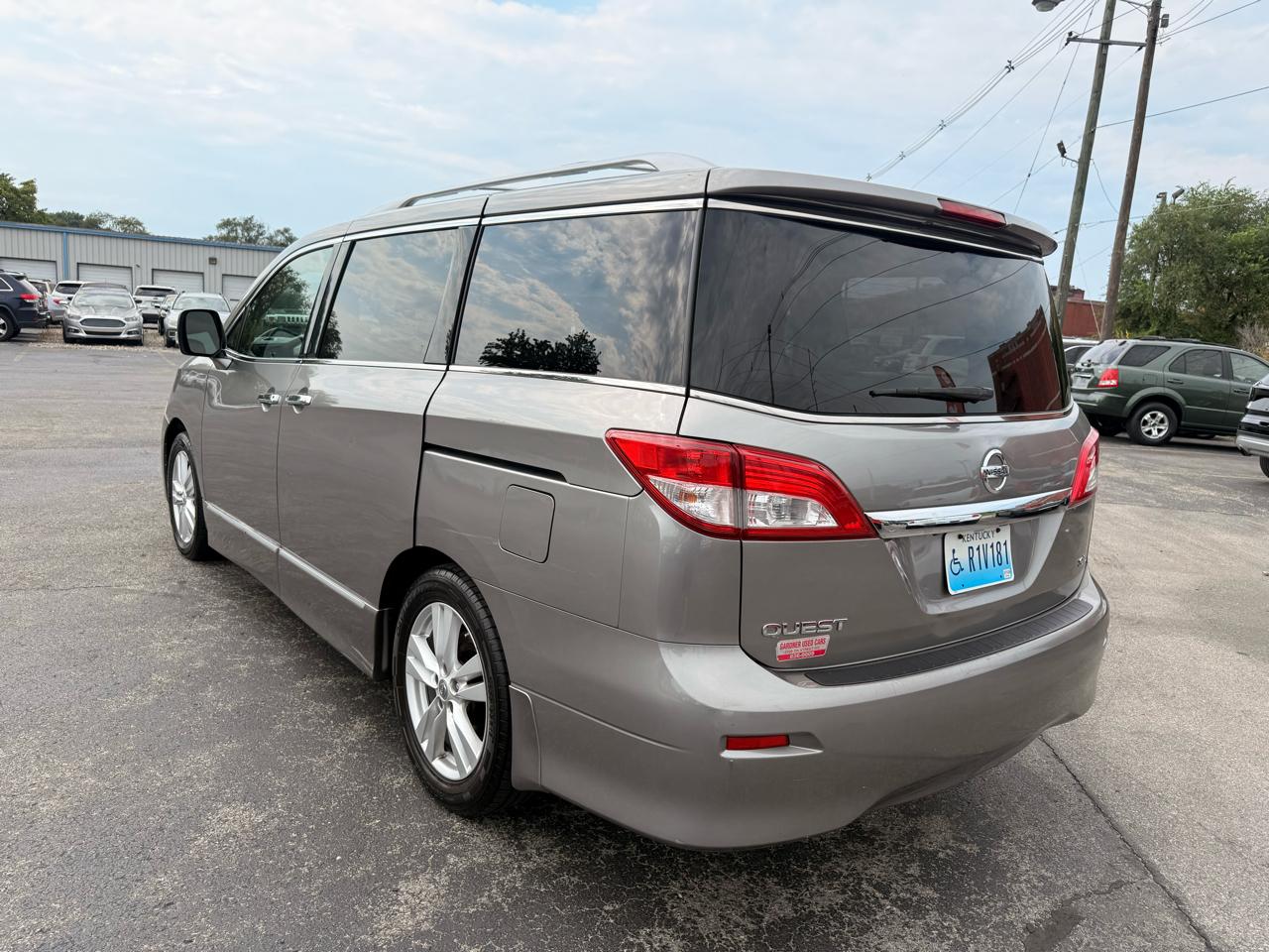 Nissan Quest 4dr SL 2012