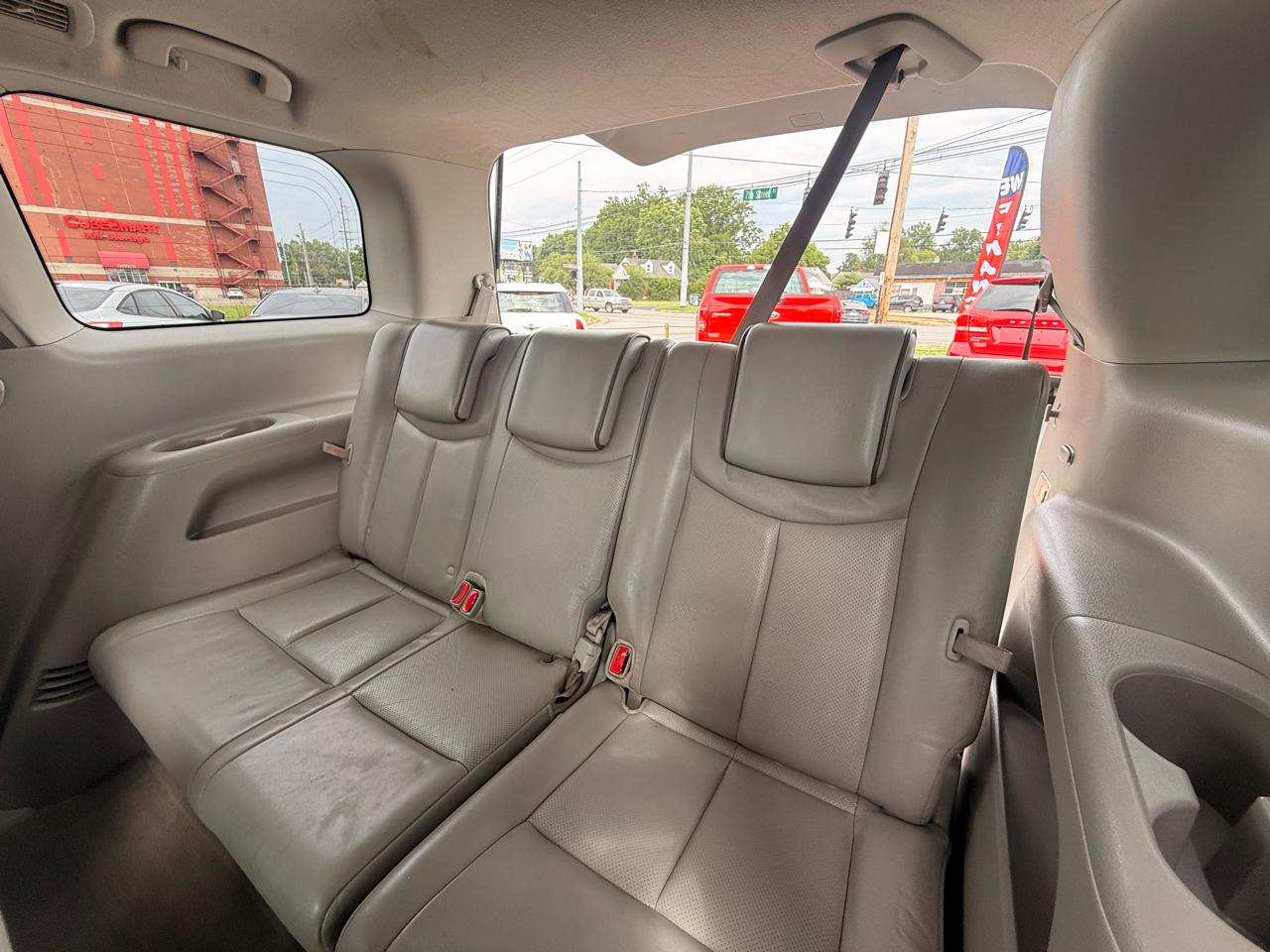 Nissan Quest 4dr SL 2012