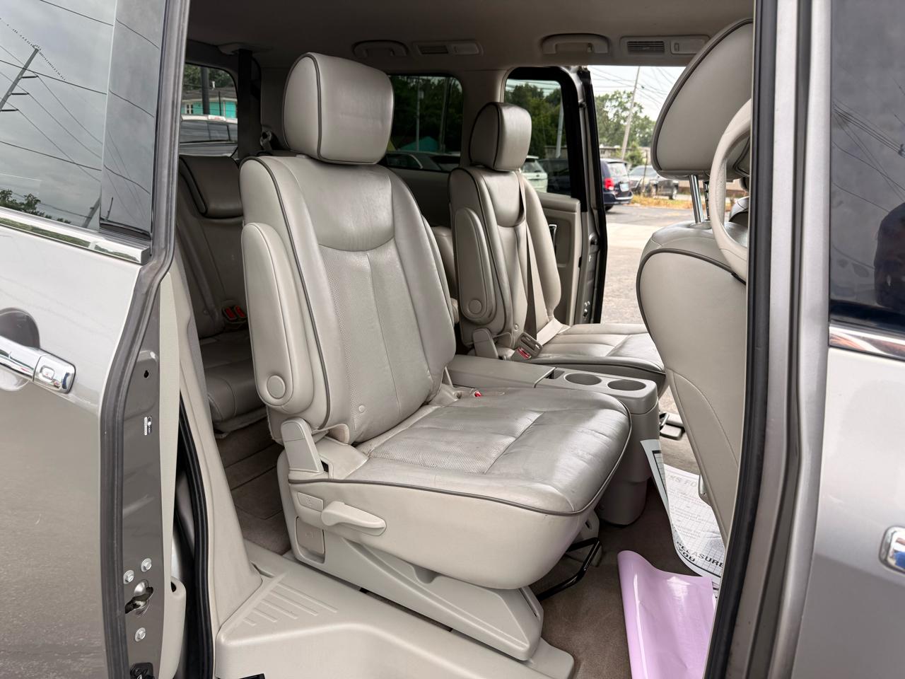 Nissan Quest 4dr SL 2012