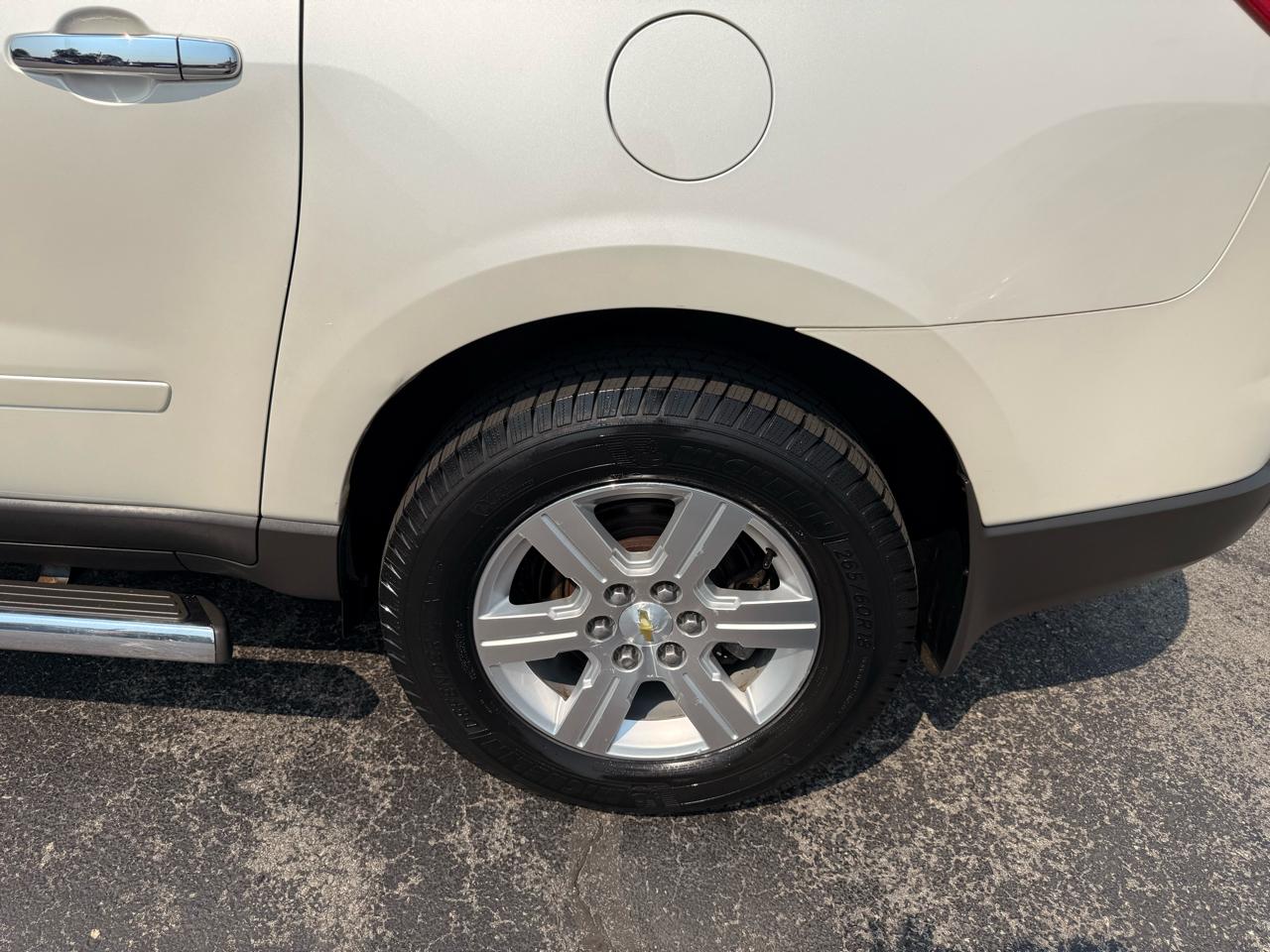 Chevrolet Traverse FWD 4dr LT w/2LT 2011