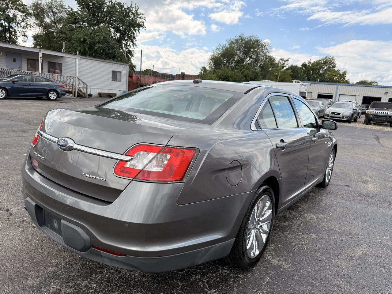 Ford Taurus 4dr Sdn Limited FWD 2011
