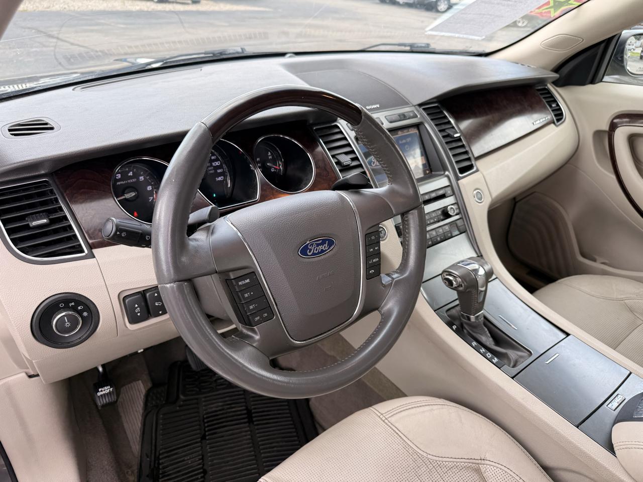 Ford Taurus 4dr Sdn Limited FWD 2011