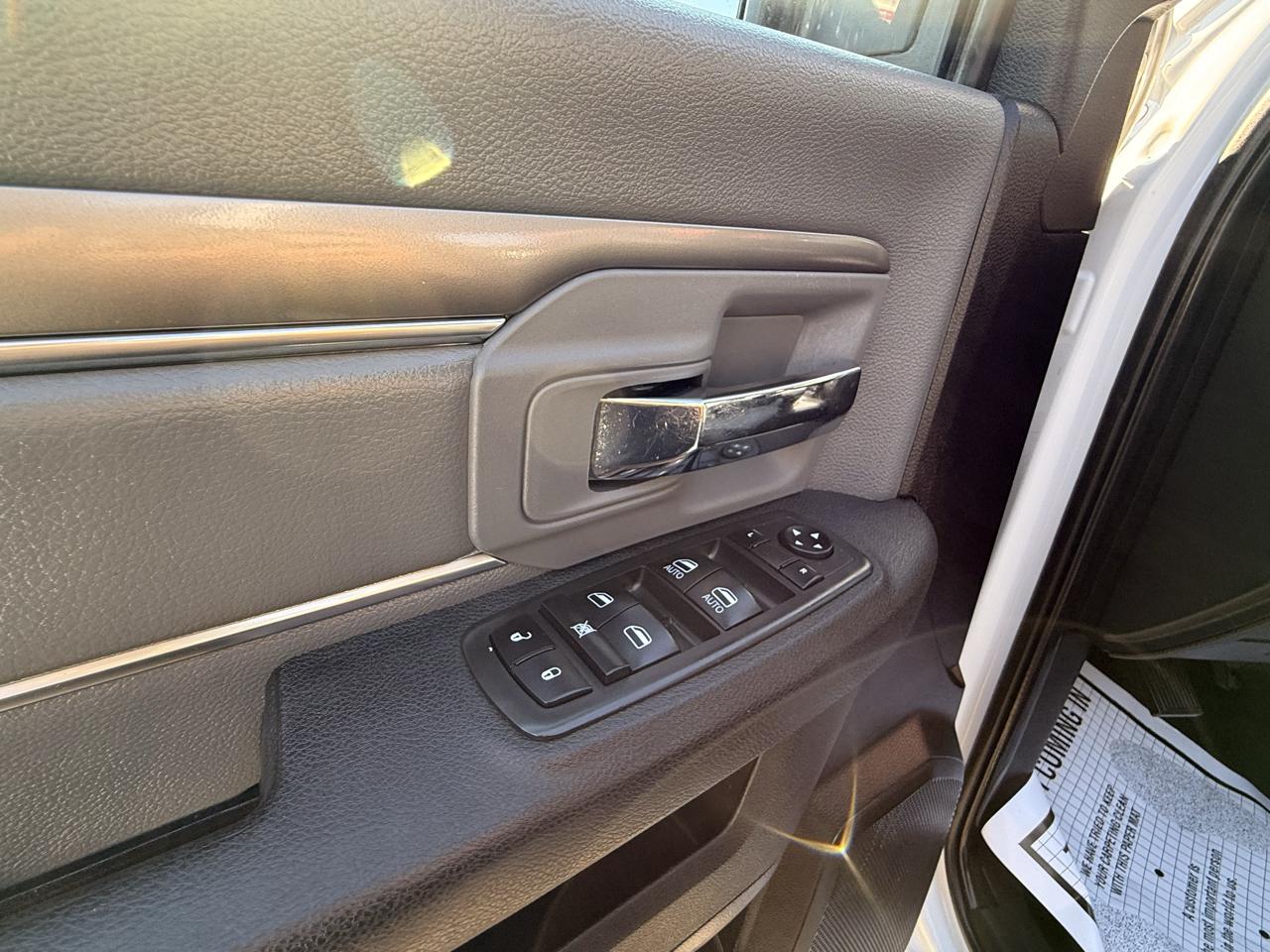RAM 1500 Classic SLT Crew Cab SWB 4WD 2021