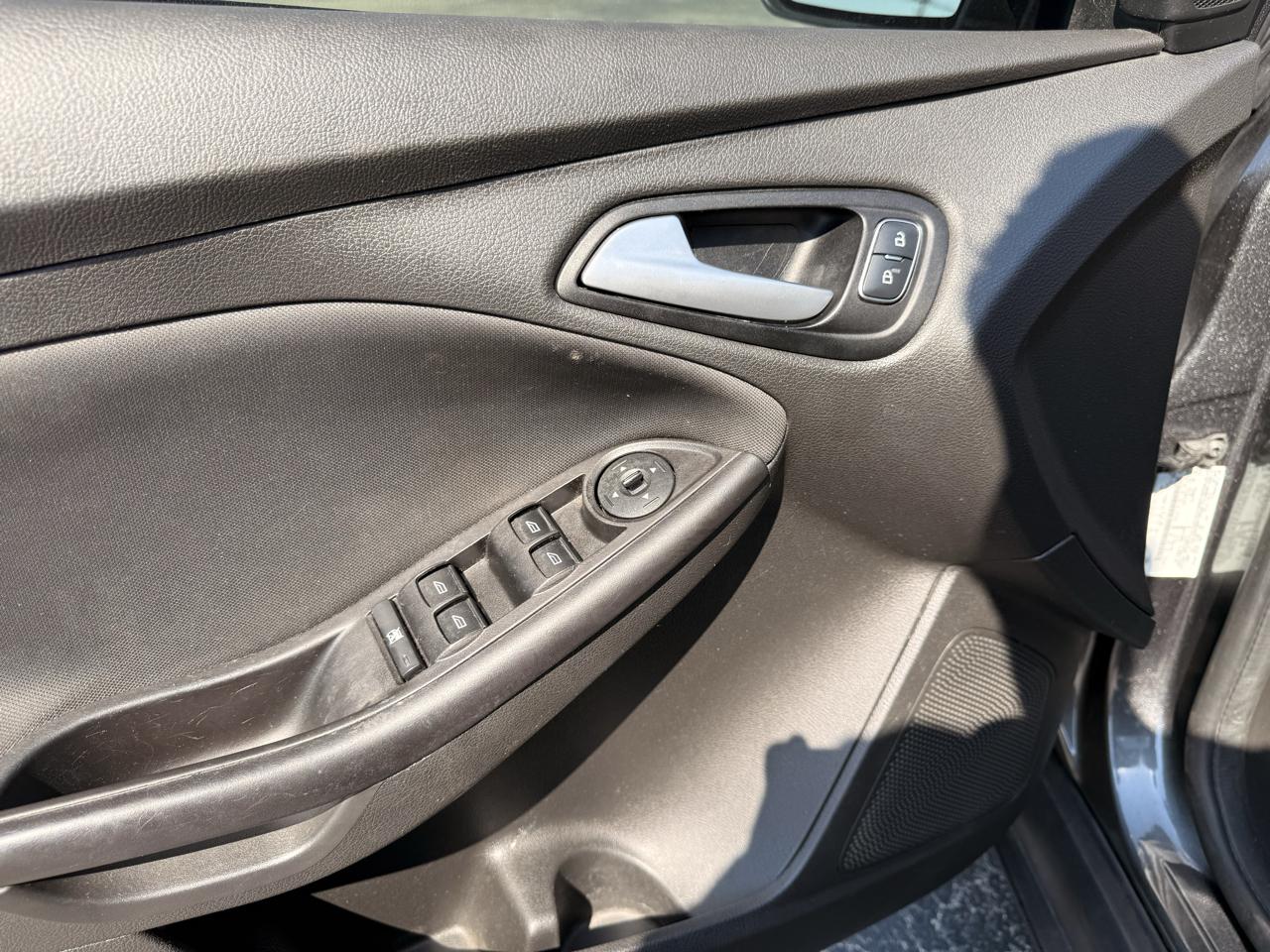 Ford Focus SE Sedan 2018