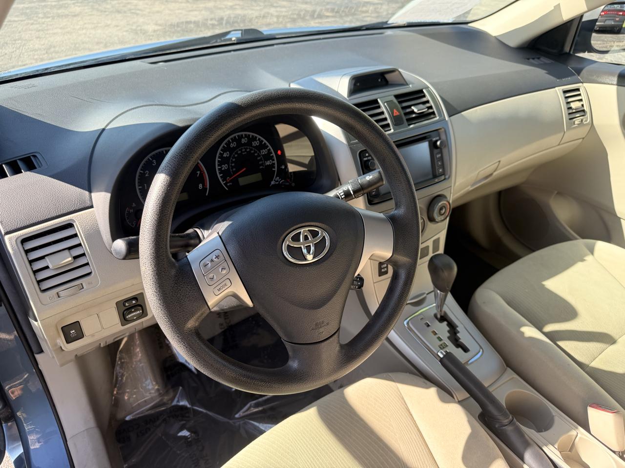 Toyota Corolla 4dr Sdn Auto LE Special Edition (Natl) 2013