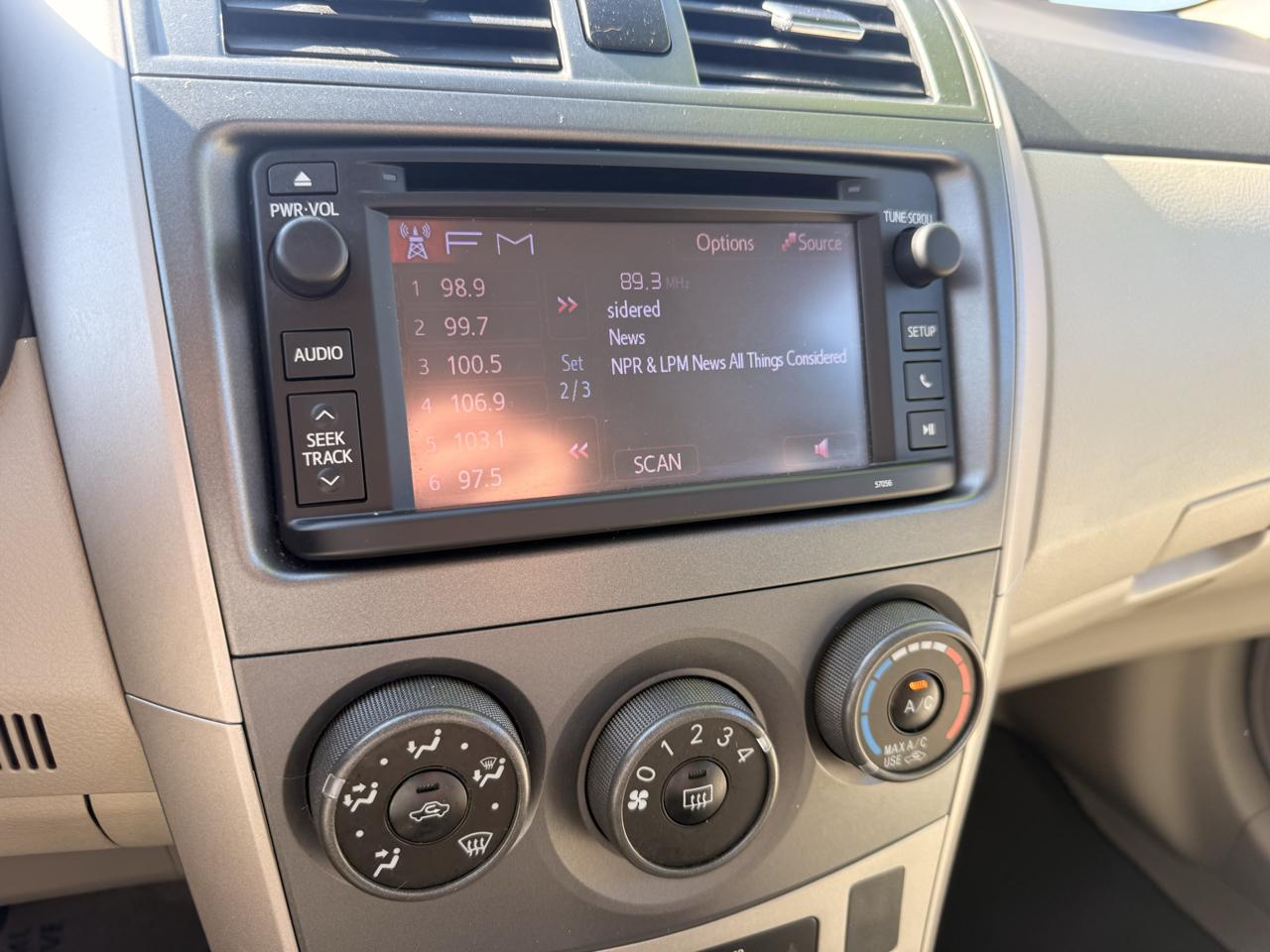 Toyota Corolla 4dr Sdn Auto LE Special Edition (Natl) 2013