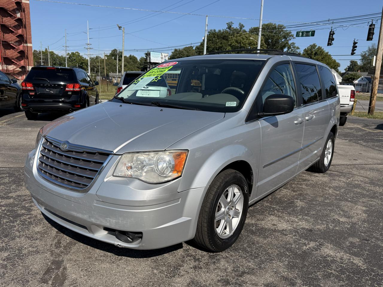 Chrysler Town & Country 4dr Wgn Touring 2010