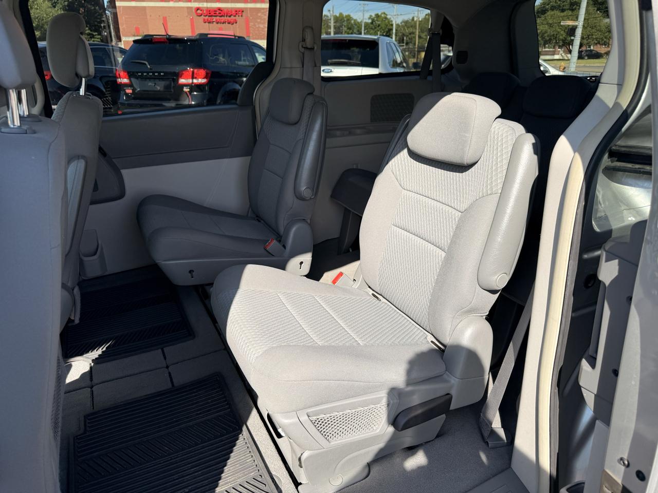 Chrysler Town & Country 4dr Wgn Touring 2010