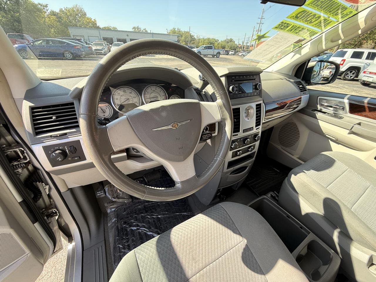 Chrysler Town & Country 4dr Wgn Touring 2010