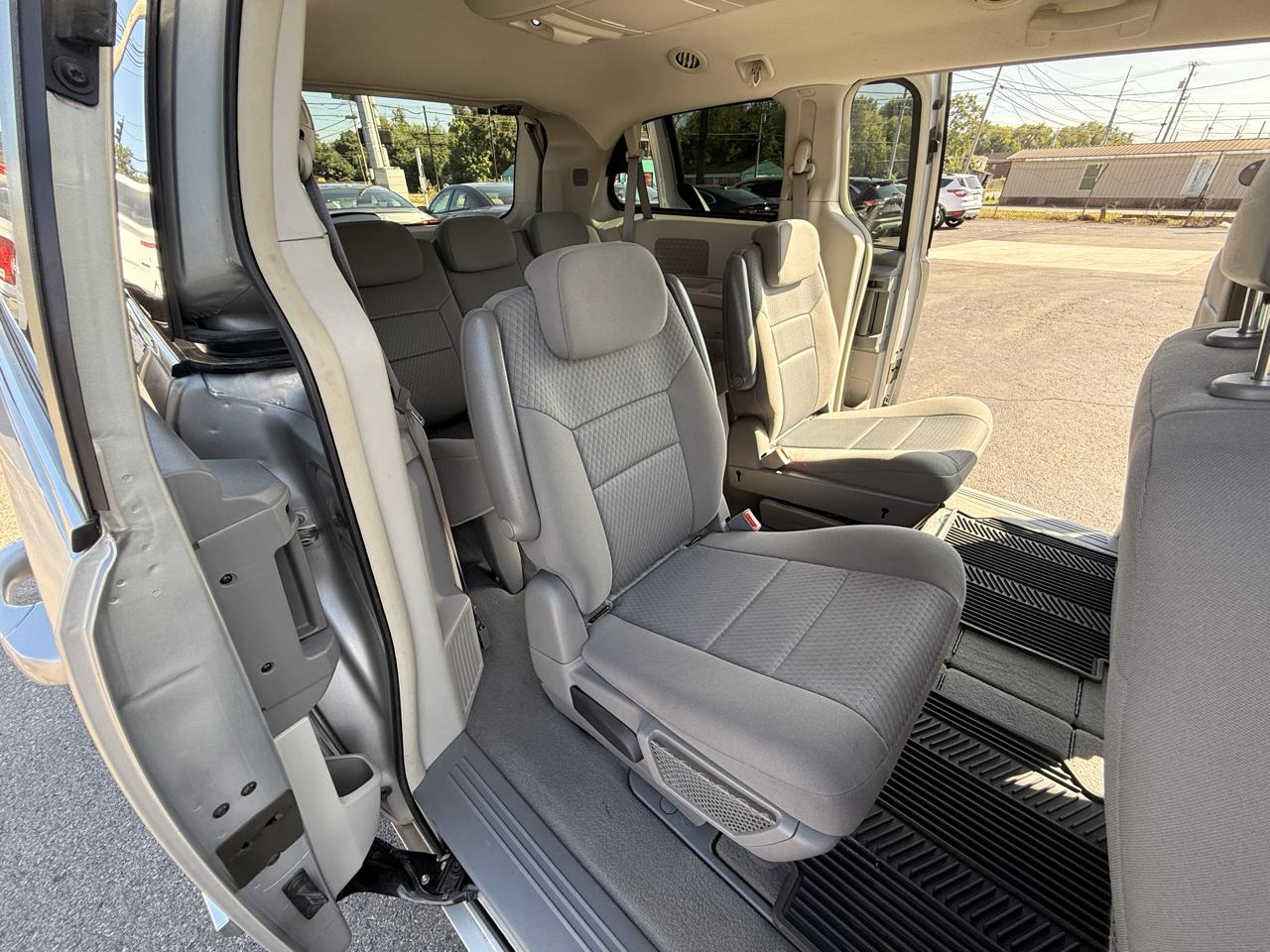 Chrysler Town & Country 4dr Wgn Touring 2010