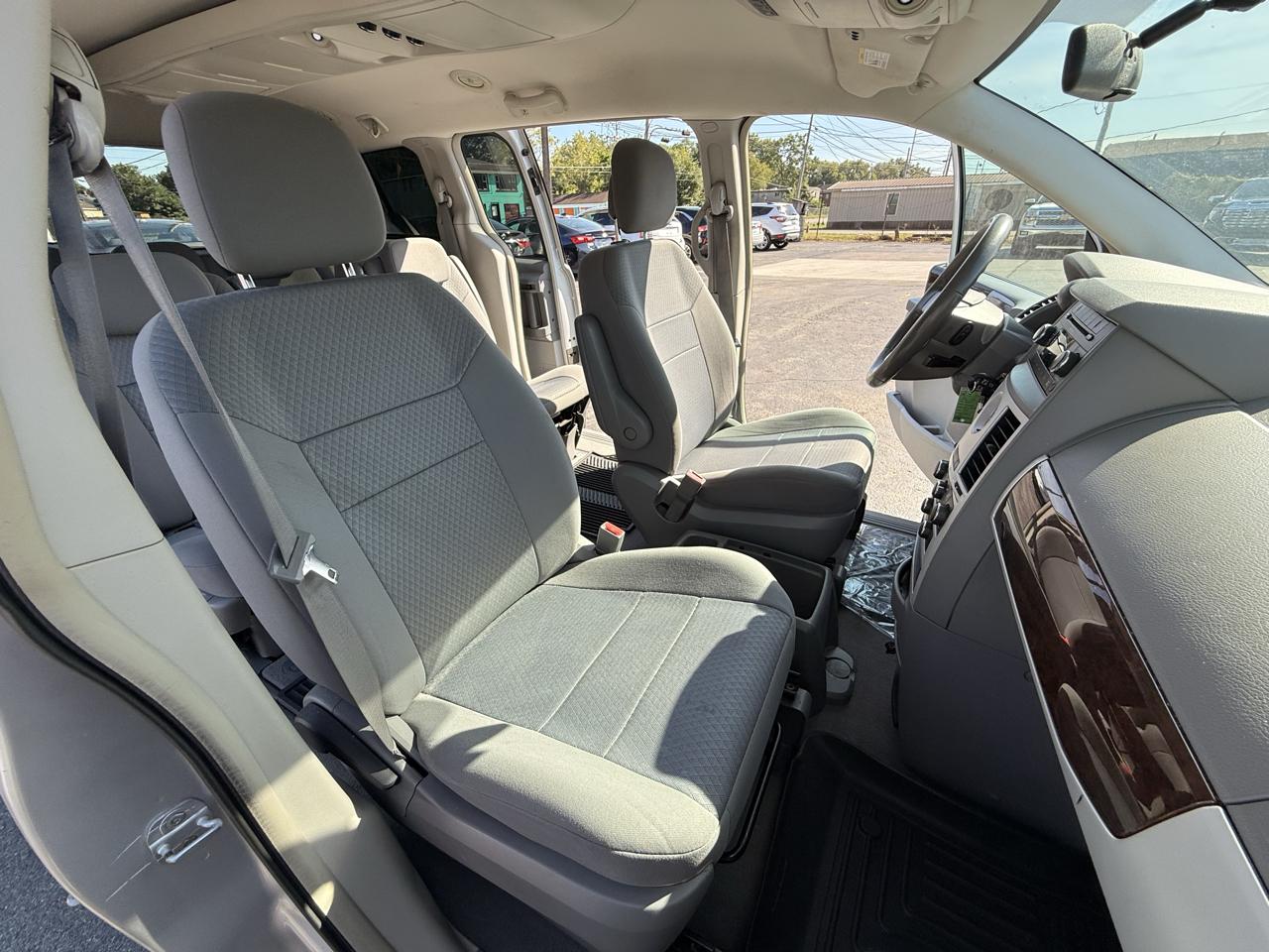 Chrysler Town & Country 4dr Wgn Touring 2010