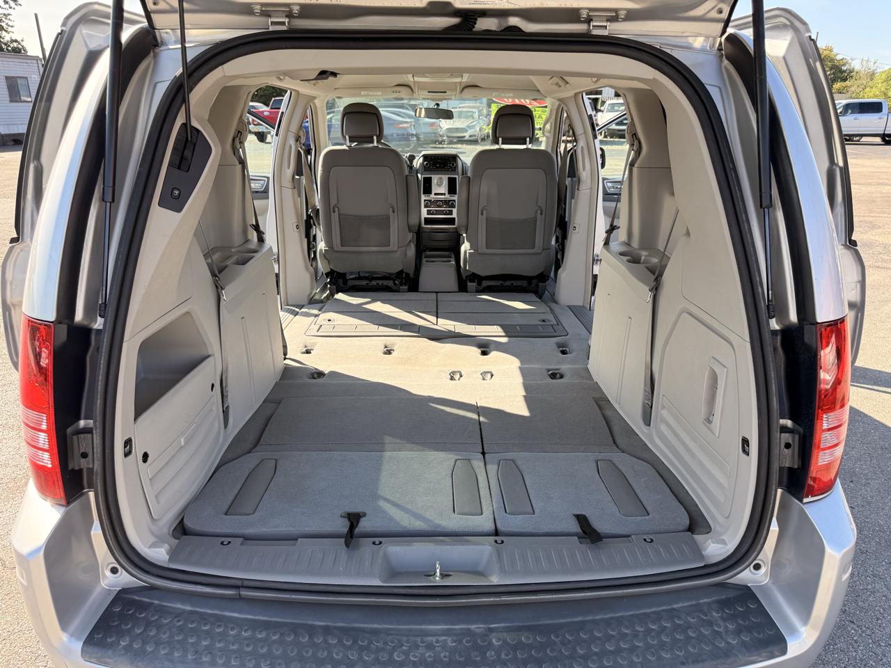 Chrysler Town & Country 4dr Wgn Touring 2010