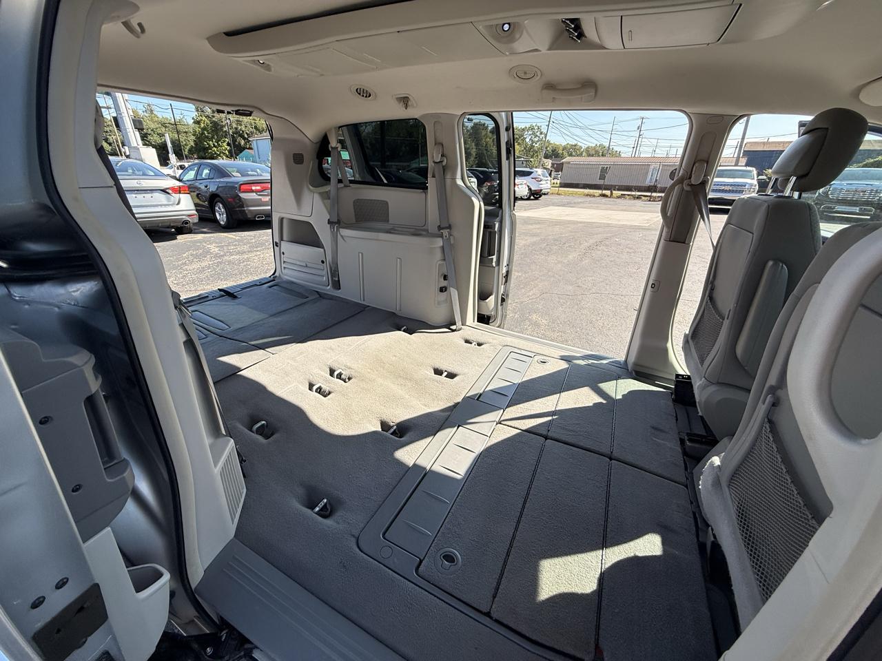 Chrysler Town & Country 4dr Wgn Touring 2010
