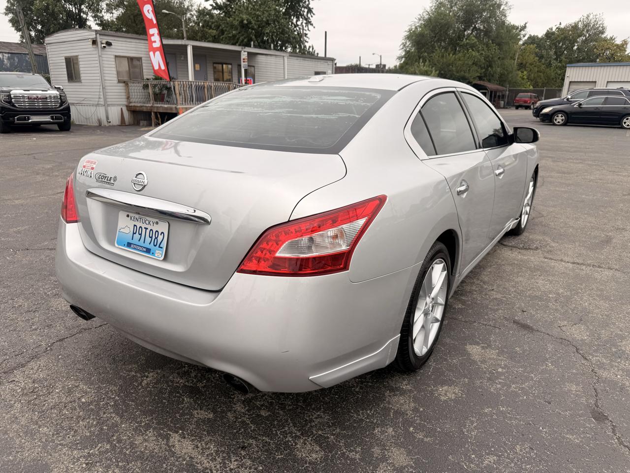 Nissan Maxima 4dr Sdn V6 CVT 3.5 SV 2010