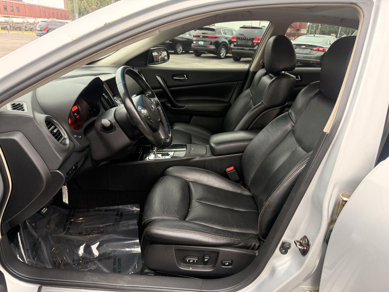 Nissan Maxima 4dr Sdn V6 CVT 3.5 SV 2010