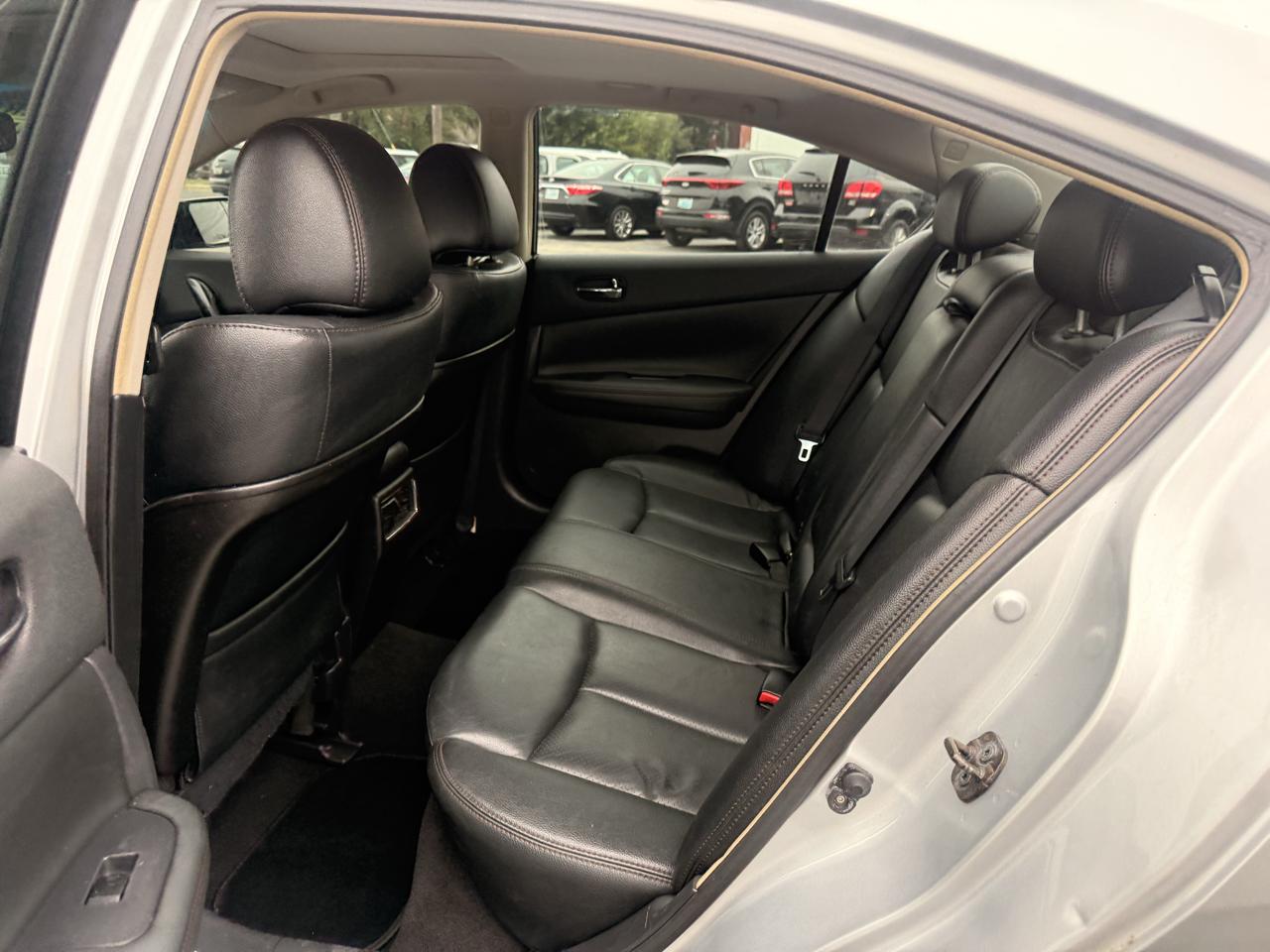 Nissan Maxima 4dr Sdn V6 CVT 3.5 SV 2010
